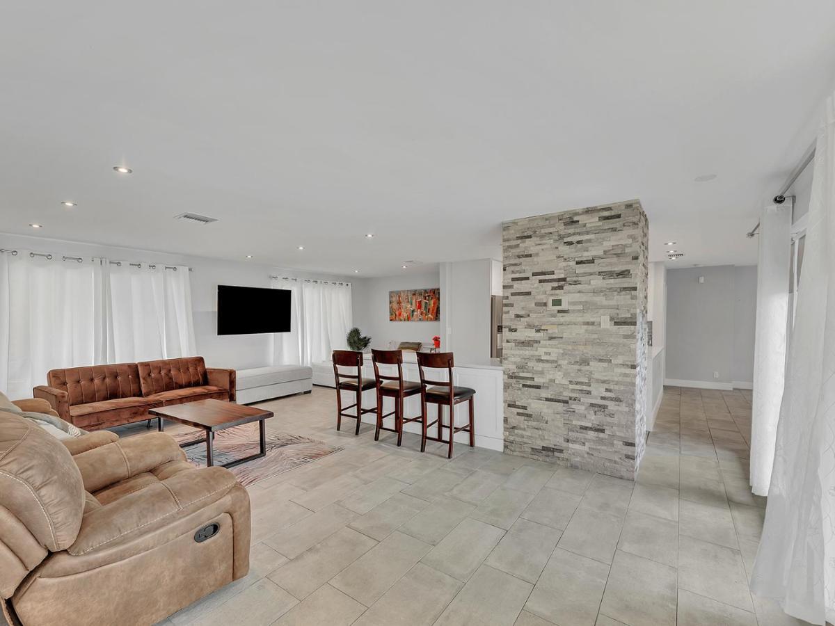 Supervilla - 3Br/2Ba - Pool - Walk To Beach هوليوود المظهر الخارجي الصورة